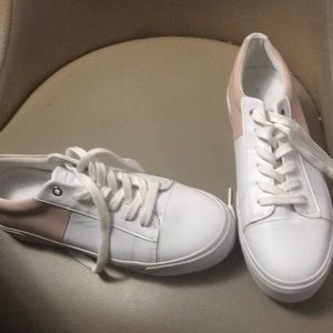New Marc Fisher white /brus sz8.5 new.